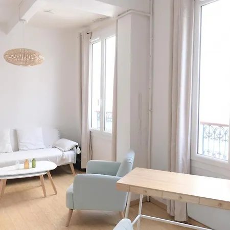 Luminous Love Nest Near Belleville Appartamento Parigi